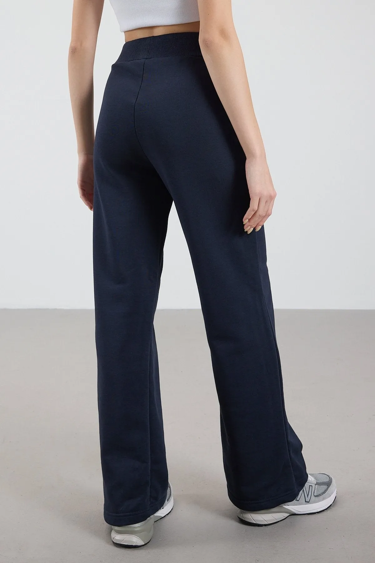 Elastic Waist Wide Leg Sweatpants