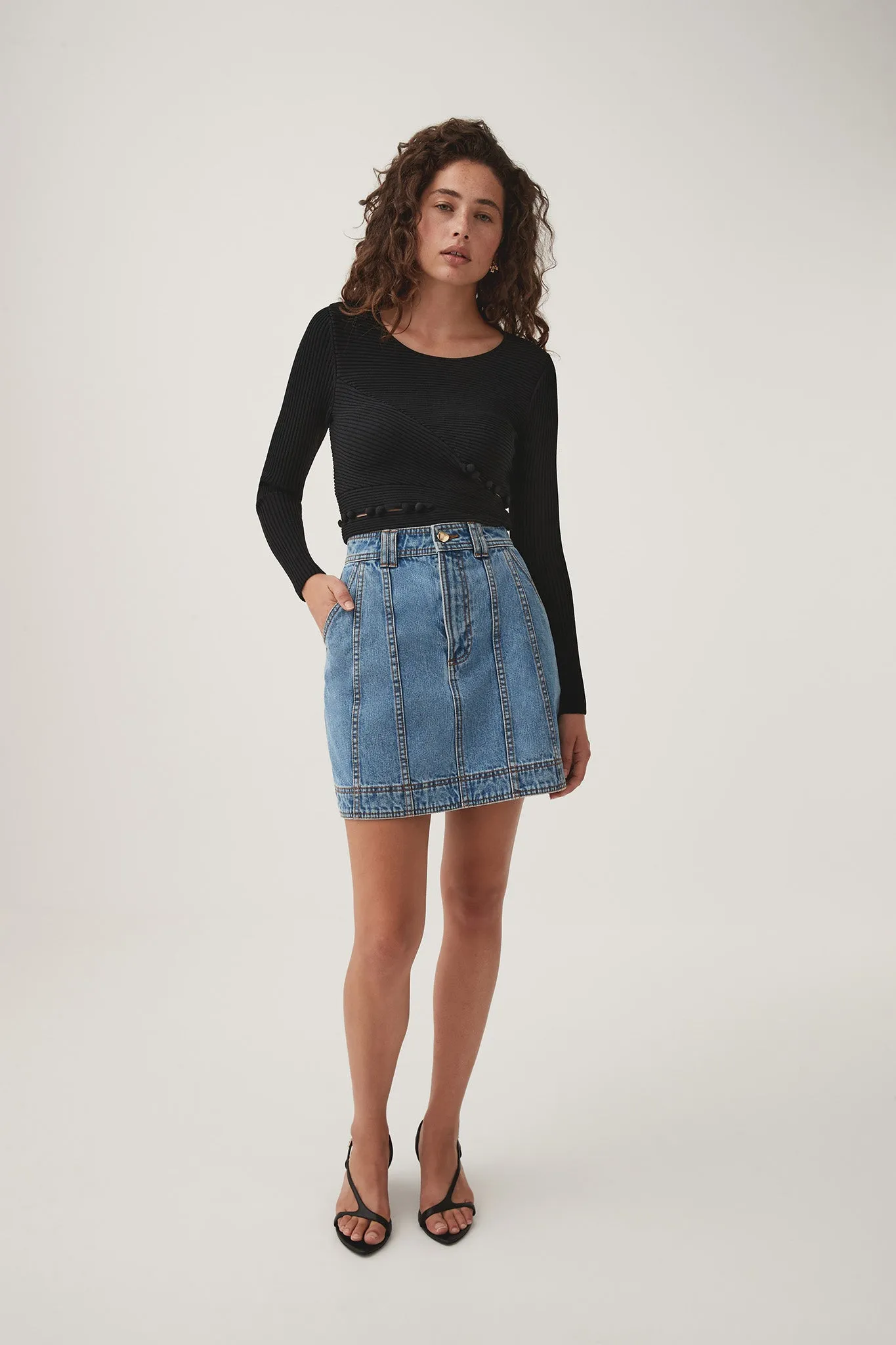 Resolute Button Detail Top